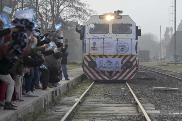 El Gobierno afirmó que a fines del 2023 todas las vías férreas pasarán al Estado nacional