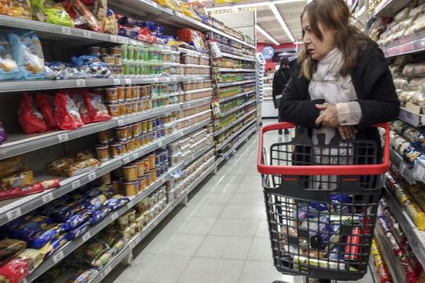 Las ventas en supermercados registraron una leve baja en mayo