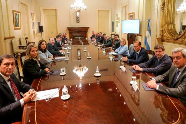 Alberto Fernández recibió a la Liga de Gobernadores y se ratificó el pedido de mayor esfuerzo por el federalismo