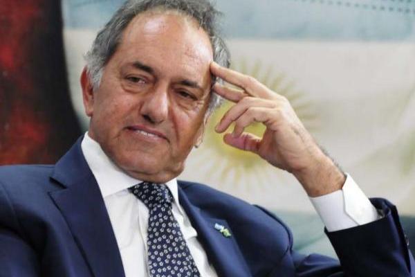 Tras el desembarco de Massa, Scioli vuelve a la Embajada de Brasil