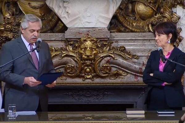 Alberto Fernández le tomó juramento a Marcó del Pont y anunció una nueva etapa de gobierno