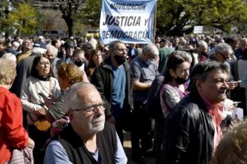 Con un acto en Parque Centenario, miles de personas exigieron reformar la Corte Suprema y democratizar el Poder Judicial