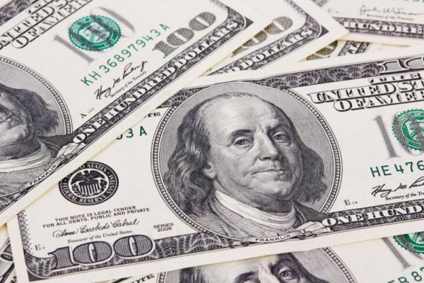 El dólar blue se mantiene estable: cerró en $287 para la venta