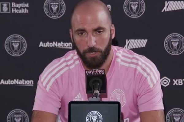 Se retiró Higuaín: el día que Cristina lo elogió y le recomendó la visita a un médico