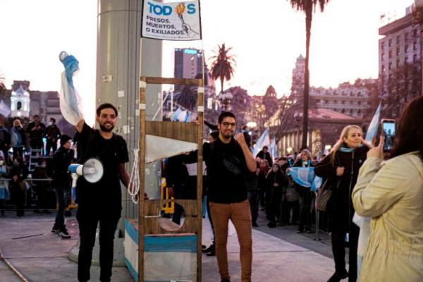 Hallaron 50.000 dólares en un allanamiento a un integrante de Revolución Federal