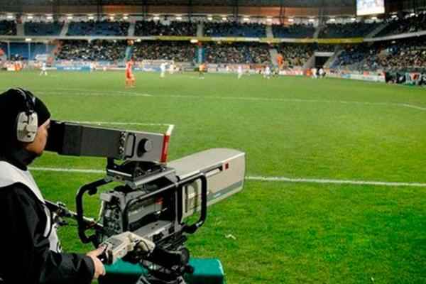 Argentina paga 4 veces menos por derechos de TV del fútbol que Uruguay