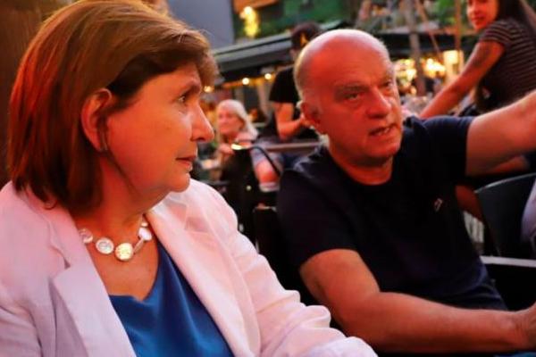 Raro hubiera sido ver a Grindetti viendo el partido con Scioli, dijeron desde el PRO de Avellaneda