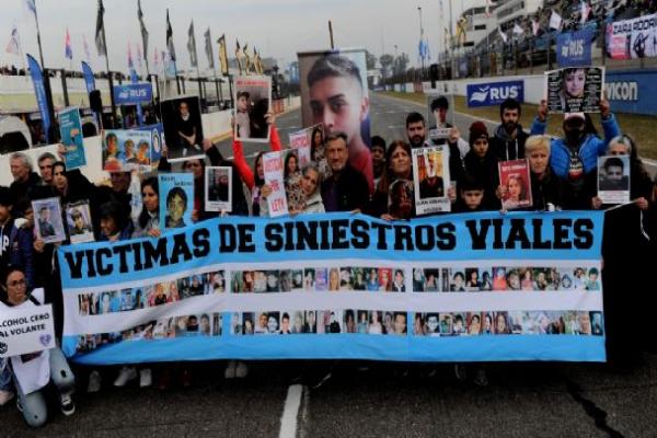 Alcohol Cero: familiares de víctimas viales pidieron a senadores que antes de fin de año sea ley