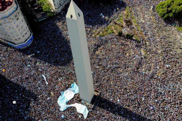 Ya ganamos la tercera, ya somos campeón mundial", estalló la fiesta en  el Obelisco