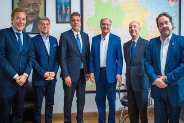 Massa se reunió con funcionarios brasileños para fortalecer los lazos comerciales bilaterales