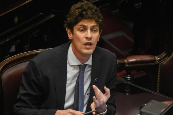 Lousteau defendió a los opositores "palomas" y puso como ejemplos a Gandhi y Mandela