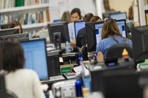Datos oficiales: disminuye el número de empleados estatales en funciones