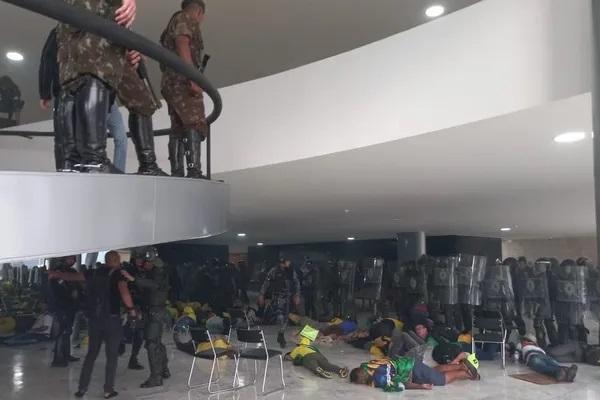 Las polémicas reacciones de Macri, Bullrich y Milei ante el intento de golpe en Brasil