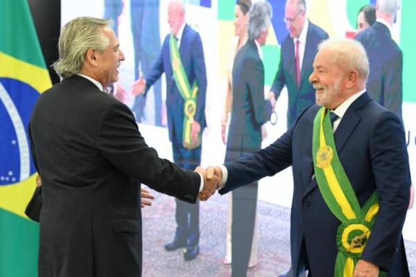 Cómo sería "Sur", la moneda común que planean Argentina y Brasil