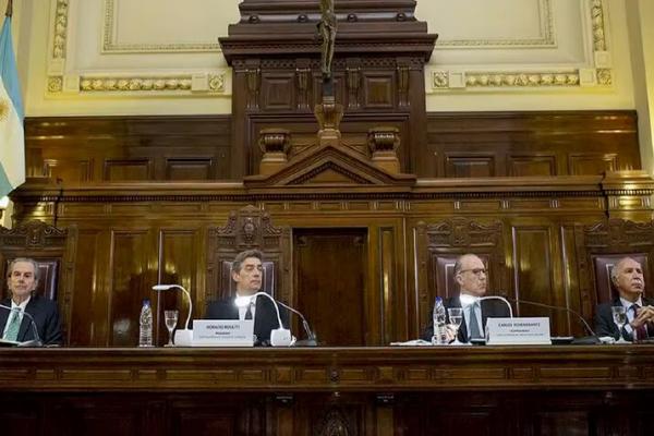 El Gobierno nacional amplió el pedido de juicio político contra la Corte Suprema