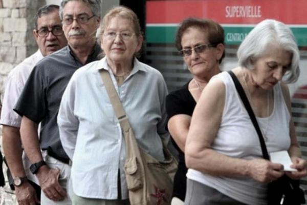 Jubilados: los haberes aumentarán alrededor de un 18% en marzo y habrá bonos