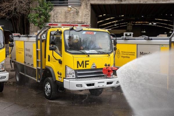 "Orgullo": una PyME de La Matanza proveerá 24 autobombas para el Plan Nacional contra el Fuego