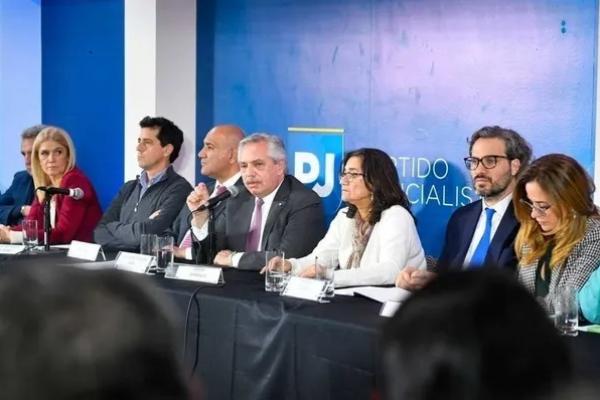 Unidad, PASO y tres decenas de dirigentes: el Frente de Todos pone en marcha su mesa política