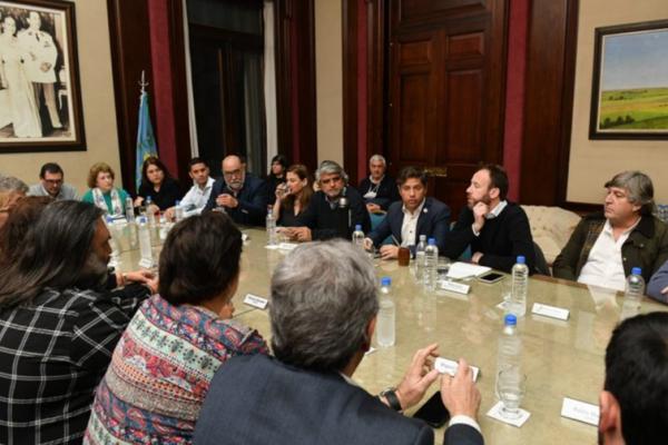 El Gobierno bonarense acordó con los gremios docentes un 40% de aumento hasta mitad de año