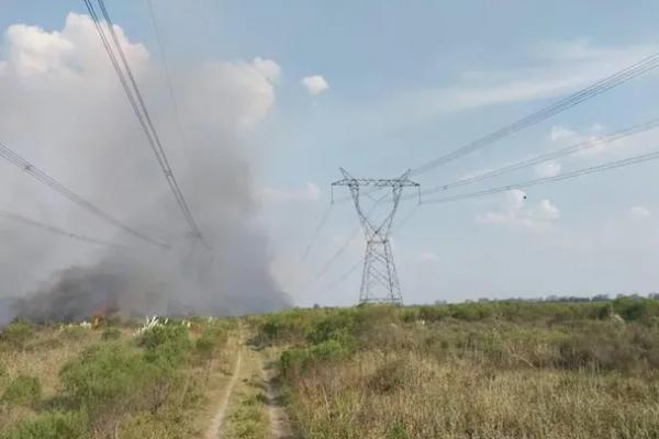 El Gobierno pidió investigar el incendio que provocó el apagón masivo y sospechan que fue intencional