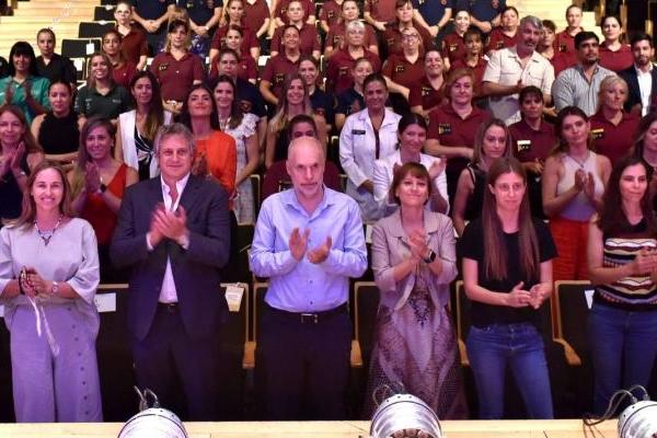 Tras sostener que prescindiría del Ministerio de la Mujer, Larreta celebró el 8M con funcionarias de Seguridad