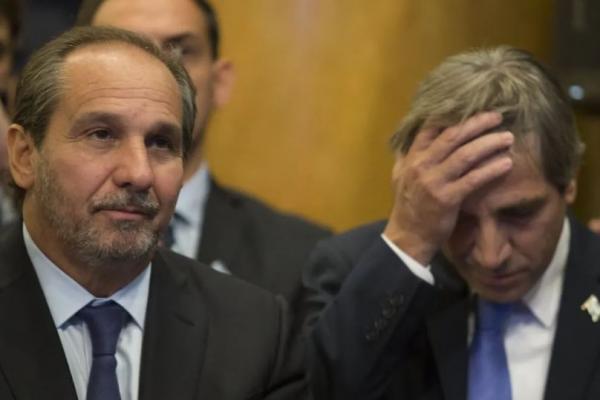 Los Caputo compraron dólares con la plata que el Estado les dio para sueldos de sus empresas