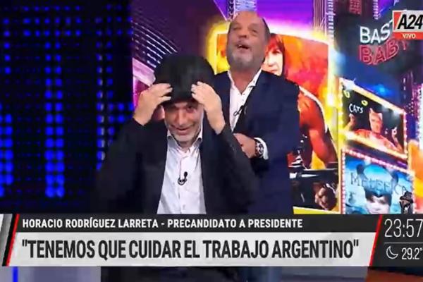 Larreta dejó que Baby Etchecopar le ponga una peluca de Elvis Presley, lejos de la denuncia de "negociados"