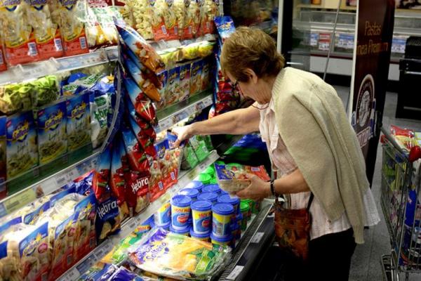 Una familia tipo necesitó en febrero casi $ 180.000 para no ser pobre y $ 80.000 para no ser indigente