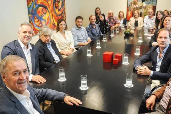 ¿Gesto de respaldo?: Schiaretti se reunió con el equipo técnico de Lavagna y con autoridades del MID