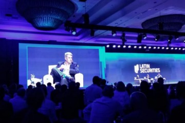 Foto de Cavallo y Prat Gay cuestionaron al Gobierno desde Punta del Este: economa bimonetaria y "regla fiscal"