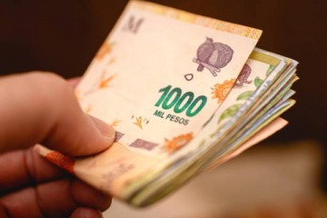 Los salarios aumentaron casi 5% durante enero, pero perdieron contra la inflación