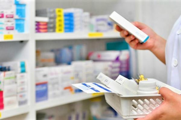 El Gobierno nacional habilitó a las farmacias a suministrar medicamentos prescritos por veterinarios para los animales de compañía