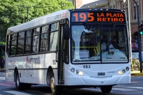 Levantaron el paro de colectivos de la empresa Metropol tras acuerdo con el Gobierno bonaerense