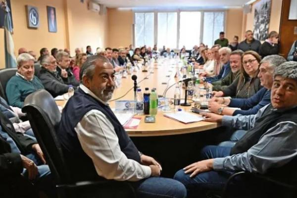 "Riesgo de descomposición social: la advertencia que prepara la CGT por la economía