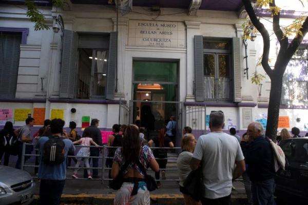 La escuela más antigua de CABA suspendió las clases por presencia de ratas