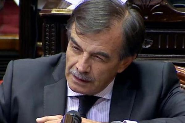 Los radicales sostuvieron que la dolarización no tiene nada que ver con la realidad