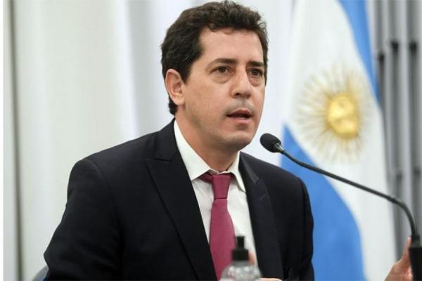 "Desprecia el federalismo": réplica de Wado de Pedro a Macri por atacar provincias del norte