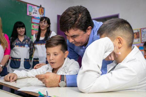 Fernando Espinoza: La educación es la herramienta más poderosa para transformar el mundo"