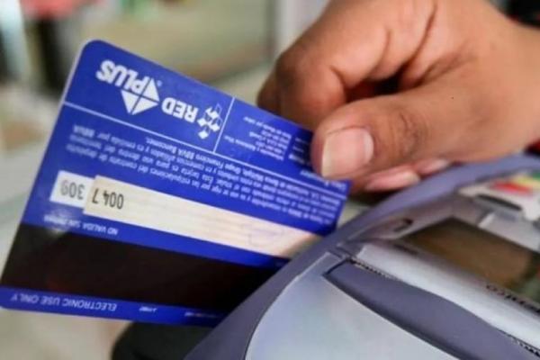 AFIP: extienden el plazo y aumentan el monto del reintegro del 15% con tarjeta de débito