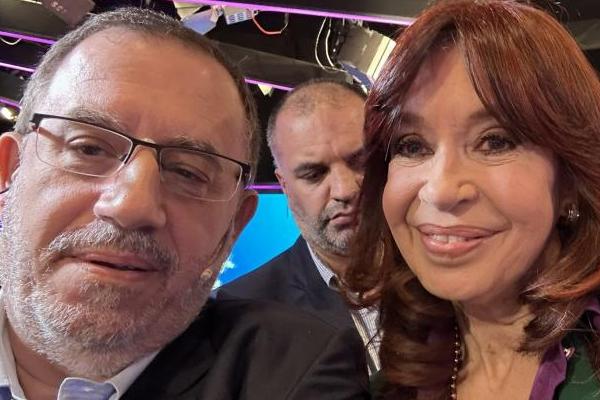 Twitter: Cristina desbloqueó a Maslatón y le dijo que proceda!"