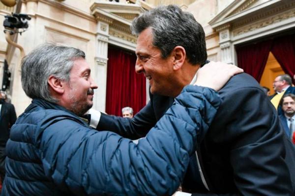 Massa partió a China en busca de dólares acompañado por Máximo Kirchner