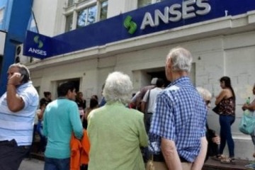 El Gobierno oficializó tres refuerzos de hasta 20 mil pesos para jubilados y pensionados