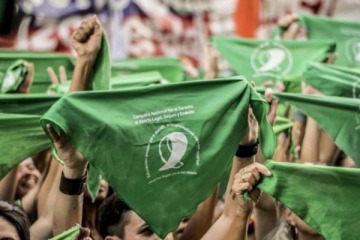 Aborto: "pañuelazo" en la Ciudad en reclamo de la implementación efectiva de la ley IVE