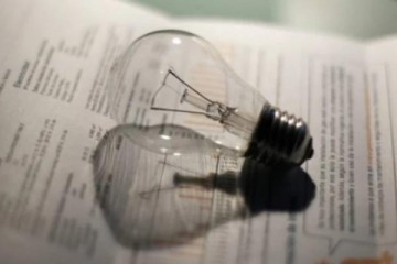 Tarifas de luz: el ENRE retoma la revisión integral del servicio tras cuatro años