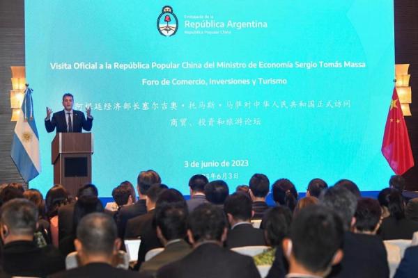 Massa ratificó que el swap es para consolidar al yuan "como instrumento de inversión"