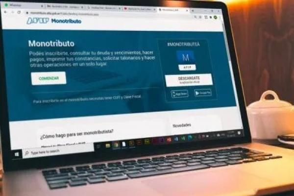 Monotributo tech se activa en el Senado y vuelve la pelea empresarios vs informáticos