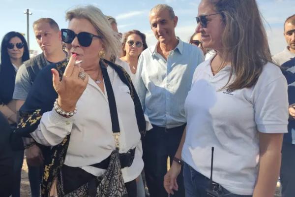 "A Carolina Losada la quiero, pero no conoce Santa Fe", lanzó Carrió