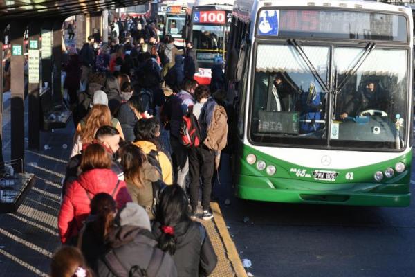 Paro de colectivos:  hay servicio en el AMBA, pero no en el interior del país