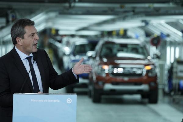 Massa anunció una inversión de USD 660 millones para el sector automotriz
