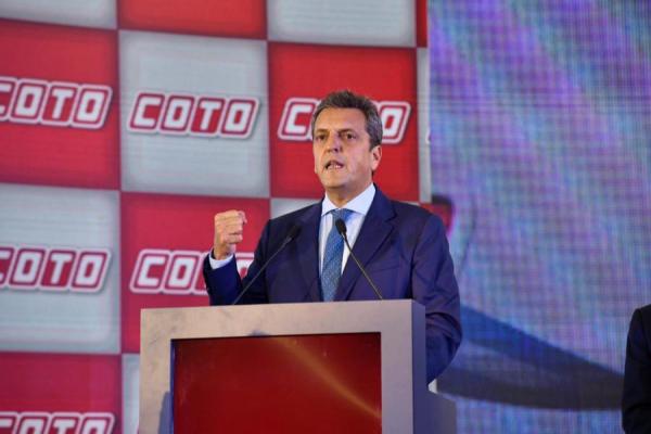 Massa pidió a los empresarios generar dólares para "robustecer" las reservas del país